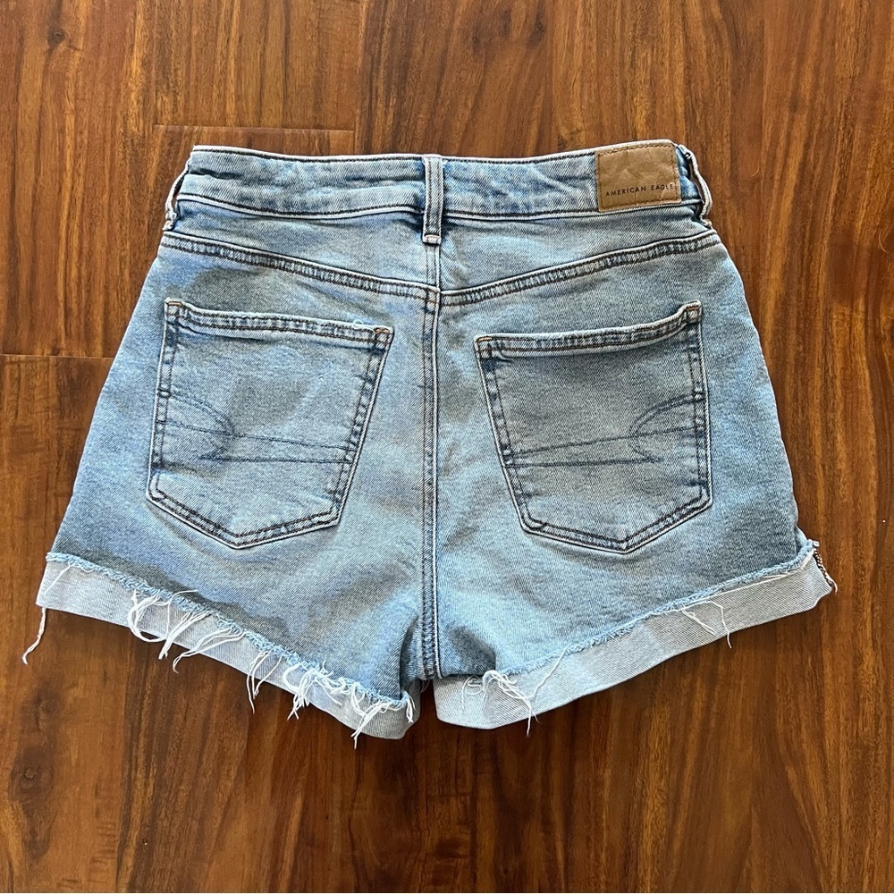 American Eagle Strigid Ripped Cuffed Mom Shorts Light Wash size 2 - Picture 5 of 7